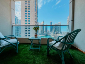 Dubai Marina Delight: Spacious Retreat for Groups